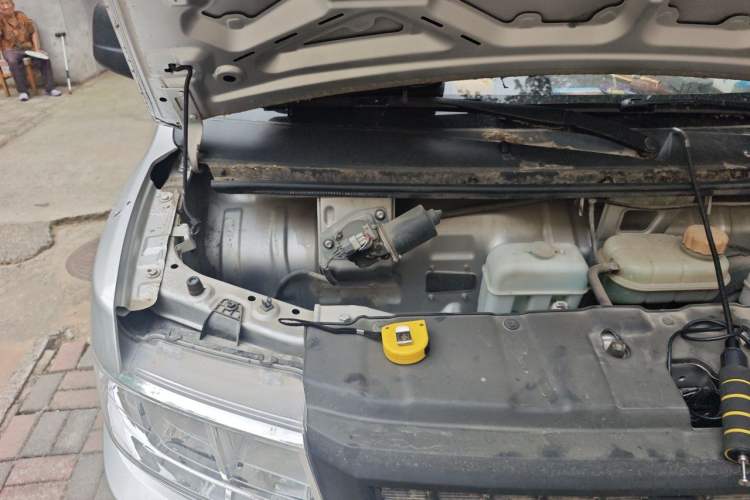 Used Wuling Rongguang New Truck 2019 1.5L Single-Row China VI L3C Engine Bay Right
