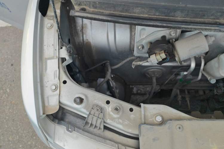 Used Wuling Rongguang New Truck 2019 1.5L Single-Row China VI L3C Engine Bay Right