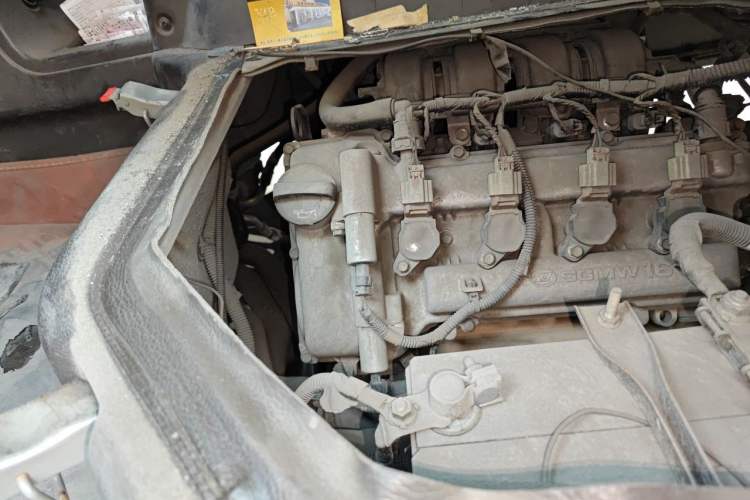 Used Wuling Rongguang New Truck 2019 1.5L Single-Row China VI L3C Engine Bay Right