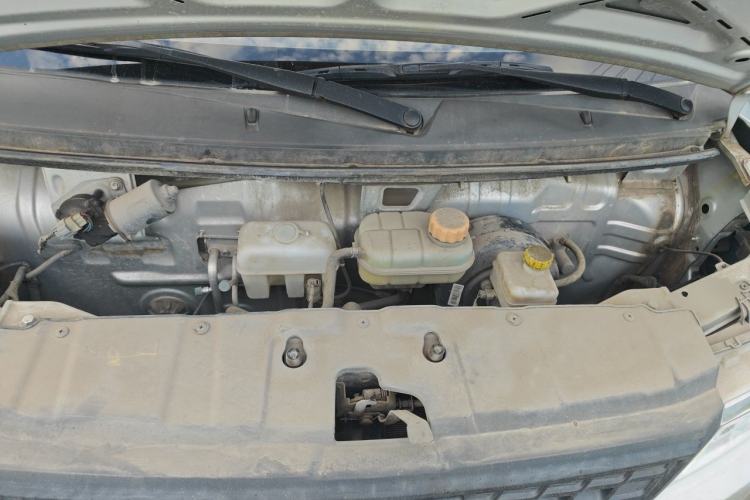 Used Wuling Rongguang New Truck 2019 1.5L Single-Row China VI L3C Engine Bay