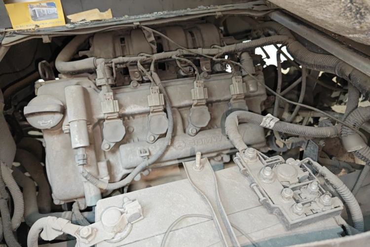 Used Wuling Rongguang New Truck 2019 1.5L Single-Row China VI L3C Engine Bay