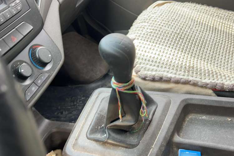 Used Wuling Rongguang New Truck 2019 1.5L Double-Cab China VI L3C Gear Lever