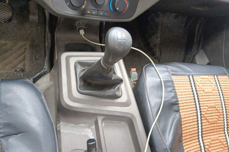 Used Wuling Rongguang New Truck 2019 1.5L Double-Cab China VI L3C Gear Lever