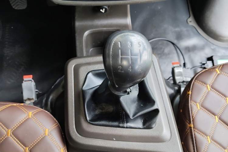 Used Wuling Rongguang New Truck 2019 1.8L Double-Cab China VI Standard LJ479Q6 Gear Lever