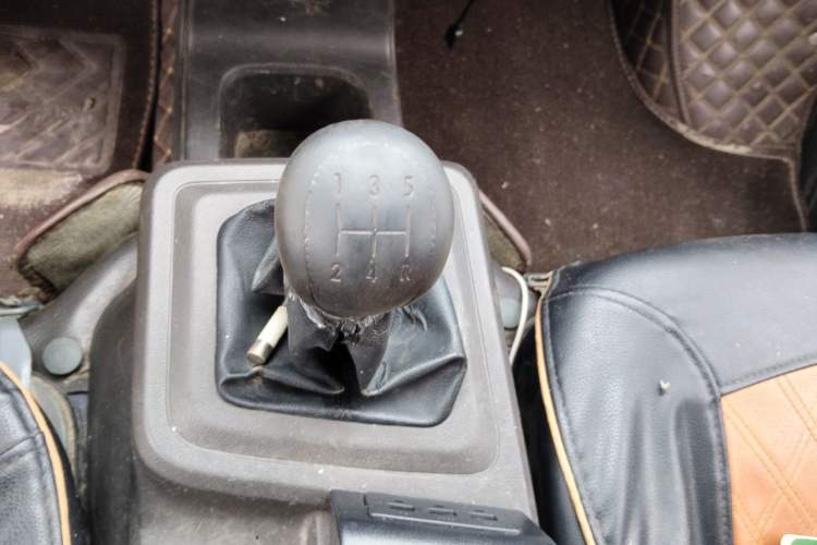 Used Wuling Rongguang New Truck 2019 1.5L Double-Cab China VI L3C Gear Lever