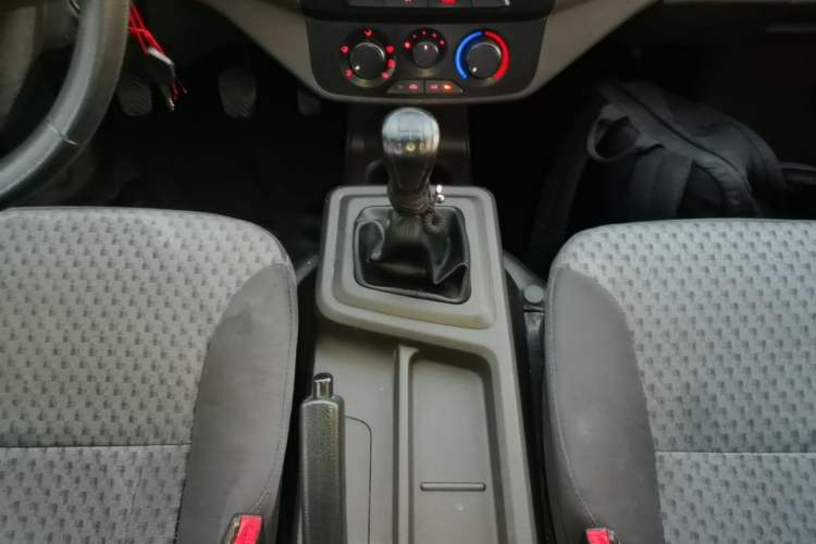 Used Wuling Rongguang New Truck 2019 1.8L Double-Cab China VI Standard LJ479Q6 Gear Lever