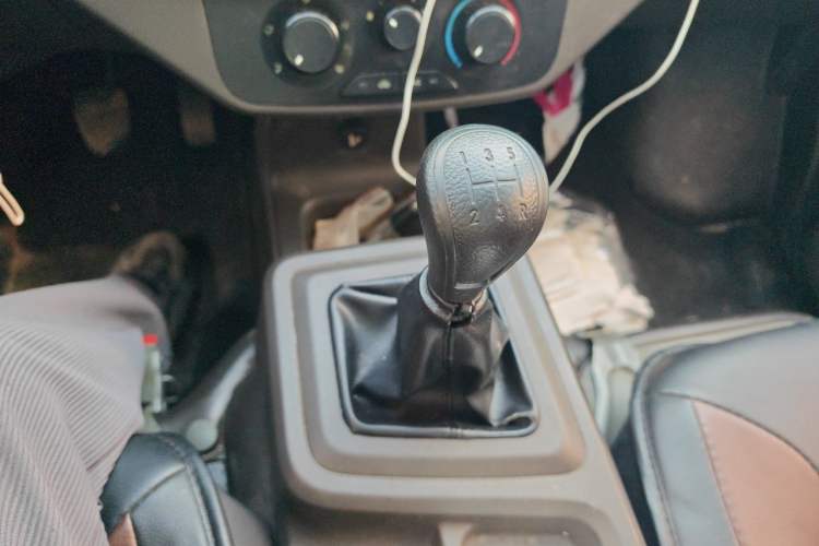 Used Wuling Rongguang New Truck 2019 1.5L Single-Row China VI L3C Gear Lever