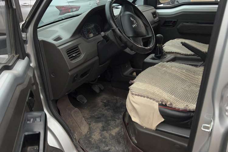 Used Wuling Rongguang New Truck 2019 1.5L Double-Cab China VI L3C Interior 2