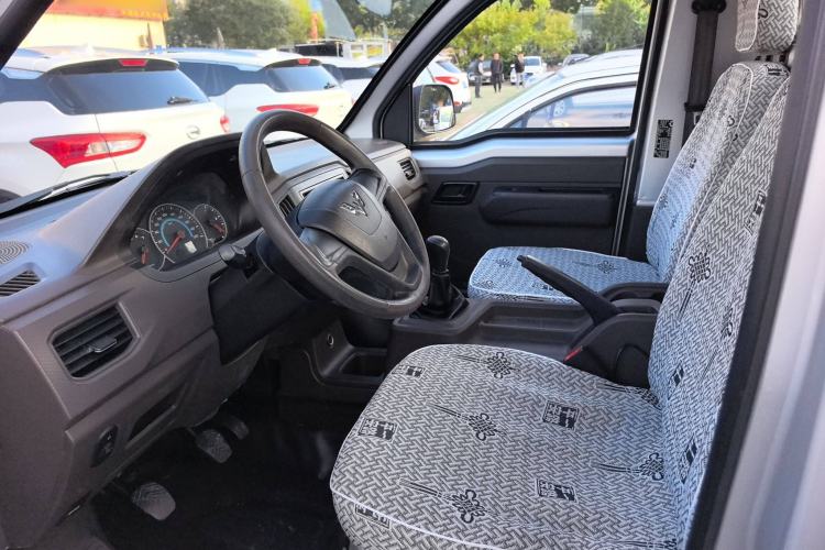 Used Wuling Rongguang New Truck 2019 1.5L Single-Row China VI L3C Interior 2