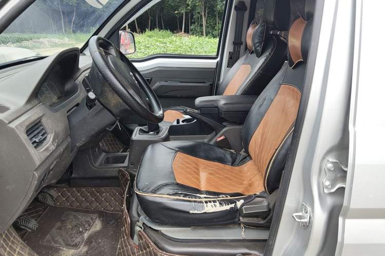 Used Wuling Rongguang New Truck 2019 1.5L Double-Cab China VI L3C Left Front Seat