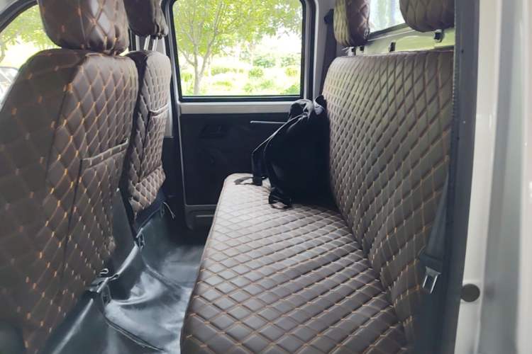 Used Wuling Rongguang New Truck 2019 1.8L Double-Cab China VI Standard LJ479Q6 Left Rear Seat