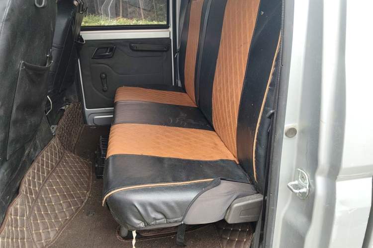 Used Wuling Rongguang New Truck 2019 1.5L Double-Cab China VI L3C Left Rear Seat