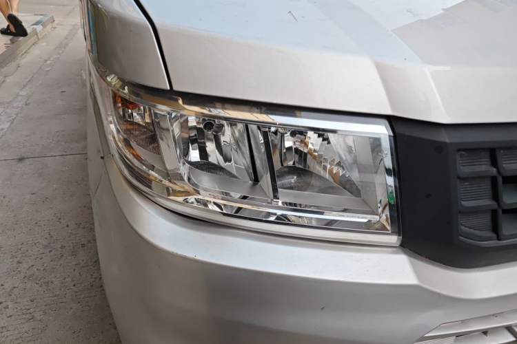 Used Wuling Rongguang New Truck 2019 1.5L Single-Row China VI L3C Right Front Headlight