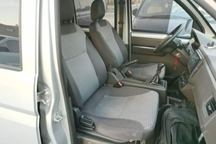 Used Wuling Rongguang New Truck 2019 1.8L Double-Cab China VI Standard LJ479Q6 Right Front Seat