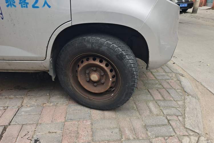 Used Wuling Rongguang New Truck 2019 1.5L Single-Row China VI L3C Right Front Wheel Hub