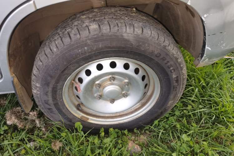 Used Wuling Rongguang New Truck 2019 1.8L Double-Cab China VI Standard LJ479Q6 Right Front Wheel Hub