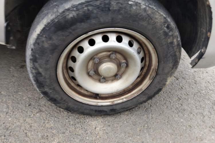 Used Wuling Rongguang New Truck 2019 1.5L Double-Cab China VI L3C Right Front Wheel Hub