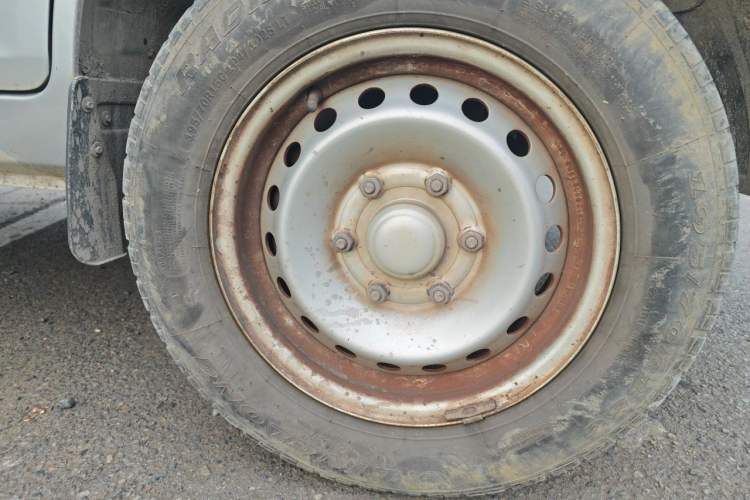 Used Wuling Rongguang New Truck 2019 1.5L Single-Row China VI L3C Right Front Wheel Hub