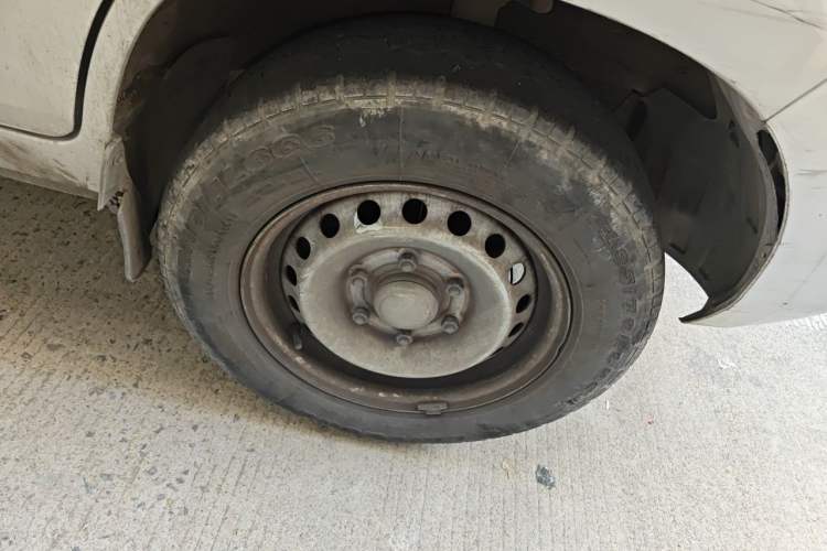 Used Wuling Rongguang New Truck 2019 1.5L Single-Row China VI L3C Right Front Wheel Hub