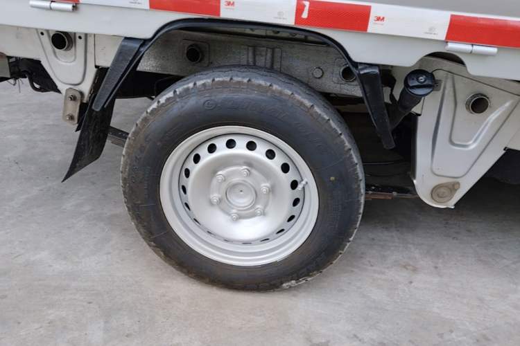 Used Wuling Rongguang New Truck 2019 1.8L Double-Cab China VI Standard LJ479Q6 Right Rear Wheel Hub