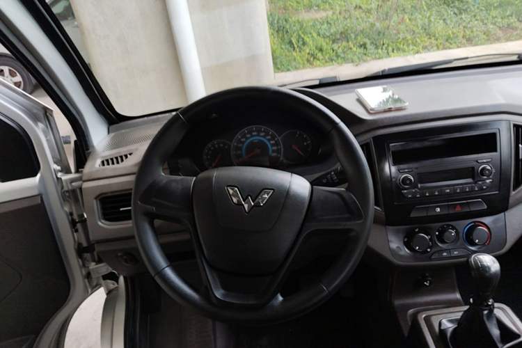 Used Wuling Rongguang New Truck 2019 1.8L Double-Cab China VI Standard LJ479Q6 Steering Wheel