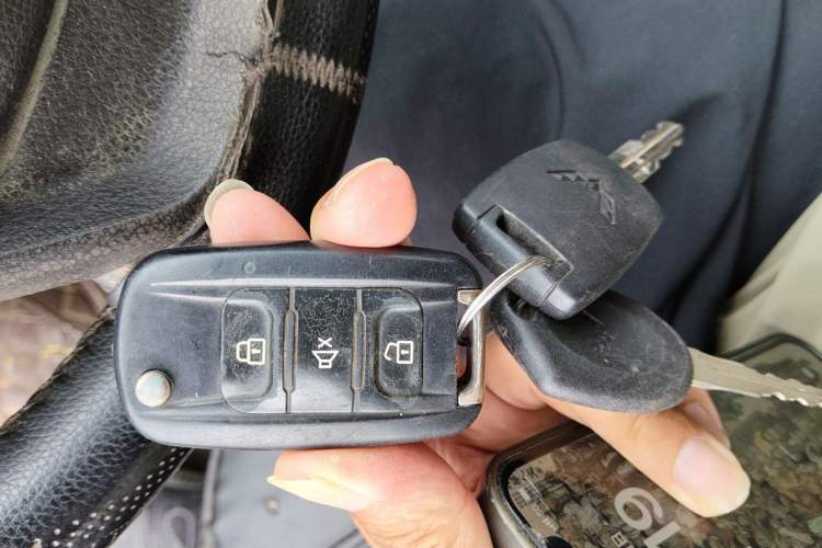 Used Wuling Rongguang New Truck 2019 1.5L Double-Cab China VI L3C Vehicle Key