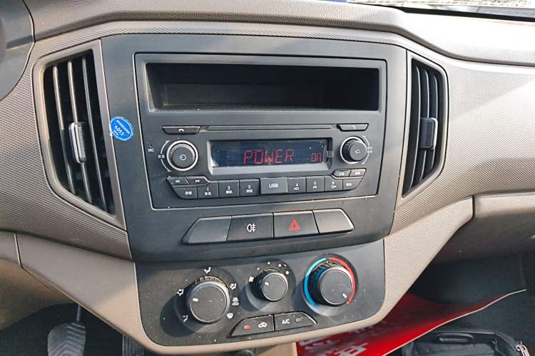 Used Wuling Rongguang New Truck 2021 1.8L Base Model Double-Cab with Dual Rear Wheels LJ479Q6 Audio And AC Panel