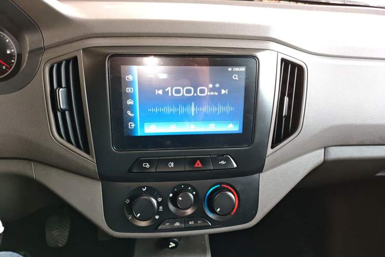 Used Wuling Rongguang New Truck 2021 1.5L Rural Version LV1 Extended Double-Cab L3C Audio And AC Panel