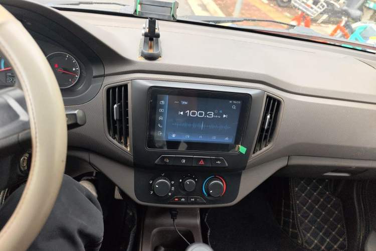 Used Wuling Rongguang New Truck 2021 1.5L Rural Version LV1 Extended Single-Row L3C Audio And AC Panel
