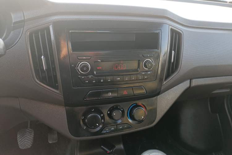 Used Wuling Rongguang New Truck 2021 1.8L Base Model Single-Row Double Rear Wheels LJ479Q6 Audio And AC Panel
