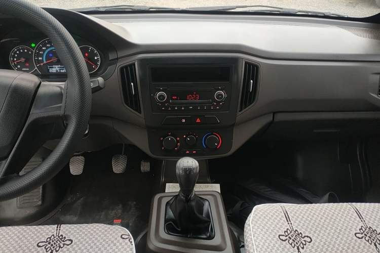 Used Wuling Rongguang New Truck 2021 1.8L Base Model Double-Cab with Dual Rear Wheels LJ479Q6 Audio And AC Panel