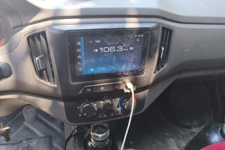 Used Wuling Rongguang New Truck 2021 1.8L Rural Version LV1 Extended Double-Cab LJ479Q6 Audio And AC Panel