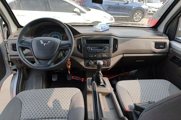 Used Wuling Rongguang New Truck 2021 1.8L Base Model Double-Cab with Dual Rear Wheels LJ479Q6 Center Console