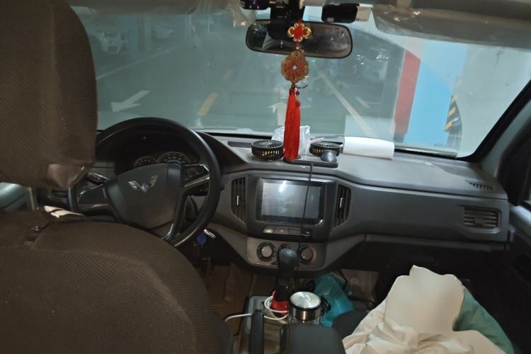 Used Wuling Rongguang New Truck 2021 1.8L Comfort-Grade Double-Cab Dual Rear Wheels LJ479Q6 Center Console