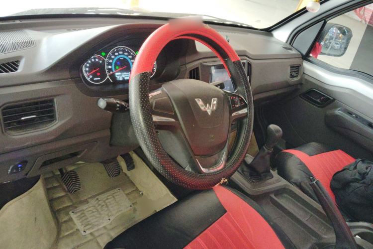 Used Wuling Rongguang New Truck 2021 1.8L Comfort Single-Row Double Rear Wheels LJ479Q6 Center Console