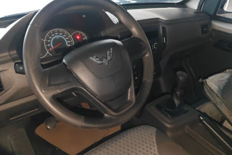 Used Wuling Rongguang New Truck 2021 1.8L Base Model Single-Row Double Rear Wheels LJ479Q6 Center Console