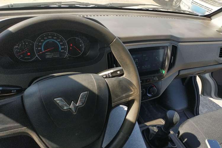 Used Wuling Rongguang New Truck 2021 1.5L Rural Version LV1 Extended Double-Cab L3C Center Console