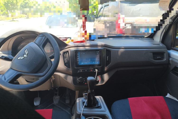 Used Wuling Rongguang New Truck 2021 1.8L Rural Version LV1 Extended Double-Cab LJ479Q6 Center Console