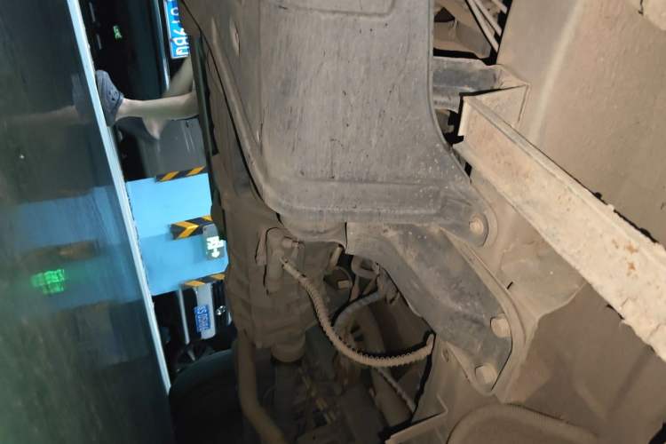 Used Wuling Rongguang New Truck 2021 1.8L Comfort-Grade Double-Cab Dual Rear Wheels LJ479Q6 Chassis Front Left