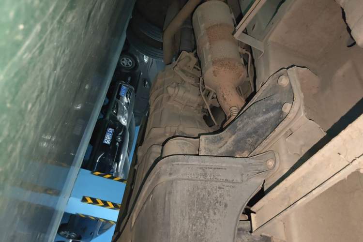 Used Wuling Rongguang New Truck 2021 1.8L Comfort-Grade Double-Cab Dual Rear Wheels LJ479Q6 Chassis Front Right