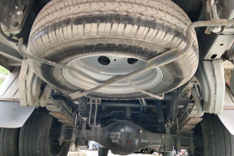 Used Wuling Rongguang New Truck 2021 1.8L Comfort-Grade Double-Cab Dual Rear Wheels LJ479Q6 Chassis Rear