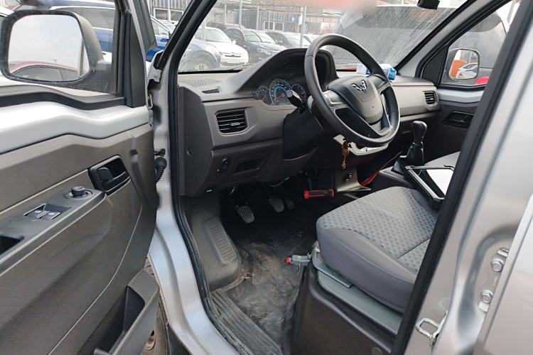 Used Wuling Rongguang New Truck 2021 1.8L Base Model Double-Cab with Dual Rear Wheels LJ479Q6 Driver Seat
