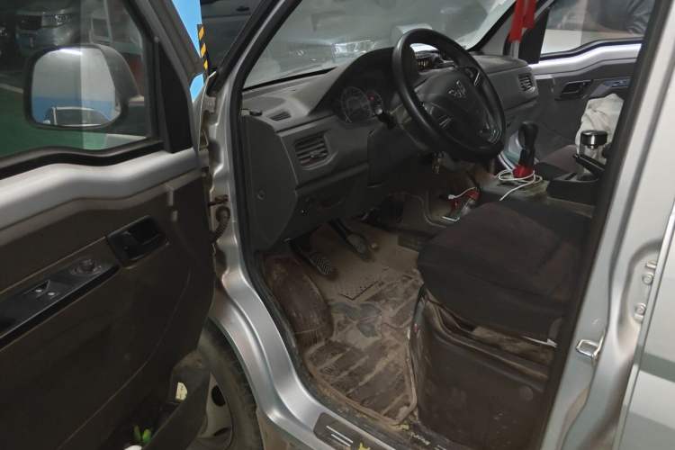 Used Wuling Rongguang New Truck 2021 1.8L Comfort-Grade Double-Cab Dual Rear Wheels LJ479Q6 Driver Seat