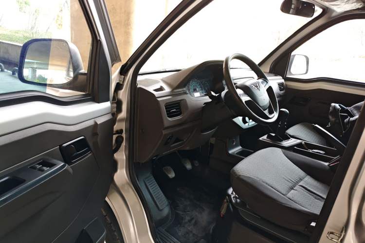 Used Wuling Rongguang New Truck 2021 1.5L Rural Version LV1 Extended Double-Cab L3C Driver Seat