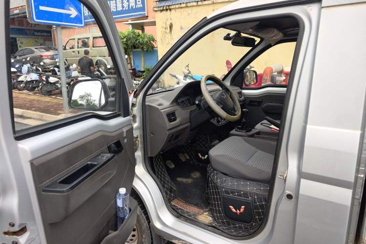 Used Wuling Rongguang New Truck 2021 1.5L Rural Version LV1 Extended Single-Row L3C Driver Seat