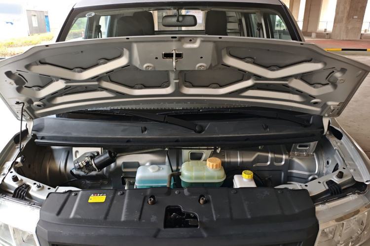 Used Wuling Rongguang New Truck 2021 1.5L Rural Version LV1 Extended Double-Cab L3C Engine Bay