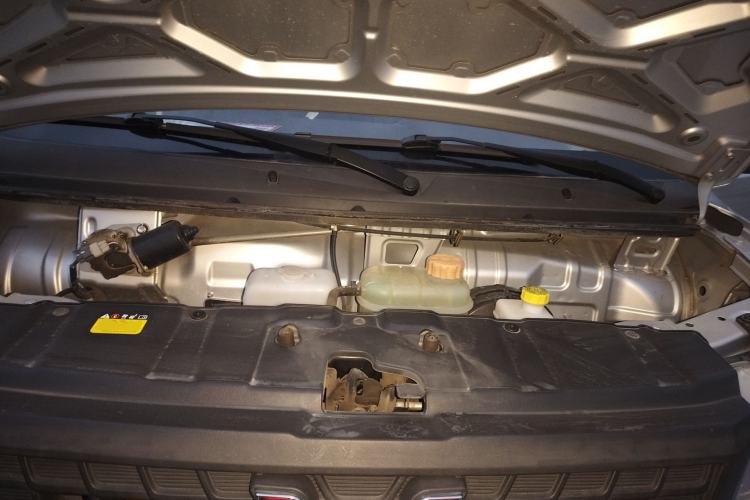 Used Wuling Rongguang New Truck 2021 1.5L Rural Version LV1 Extended Double-Cab L3C Engine Bay