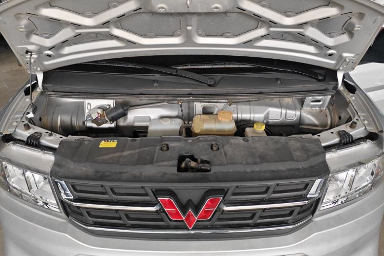Used Wuling Rongguang New Truck 2021 1.8L Base Model Single-Row Double Rear Wheels LJ479Q6 Engine Bay