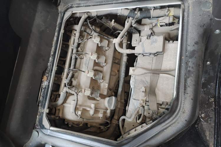Used Wuling Rongguang New Truck 2021 1.5L Rural Version LV0 Extended Double-Cab L3C Engine Bay Left