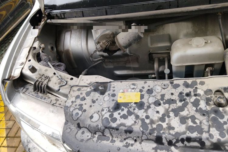 Used Wuling Rongguang New Truck 2021 1.8L Comfort-Grade Double-Cab Dual Rear Wheels LJ479Q6 Engine Bay Right